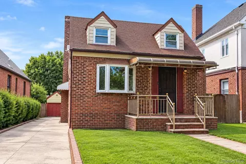 21422 Whitehall Ter, New York, NY 11427