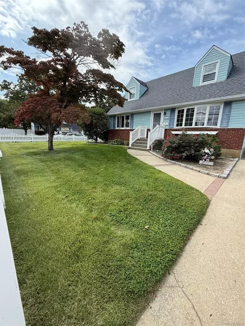 375 Catskill Ave, Copiague, NY 11726