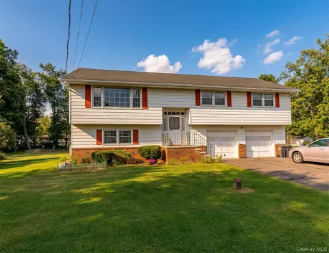 39 Jeanette Ln, Ulster, NY 12449