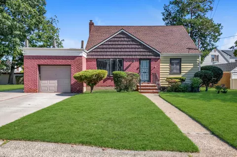 65 Clearstream Ave, Valley Stream, NY 11580