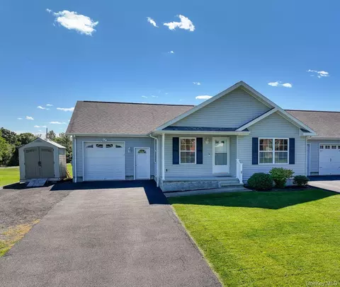8 Quincy Stowell Ct, Saugerties, NY 12477