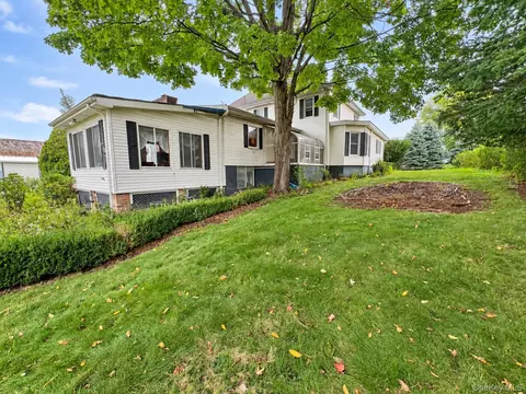 Exterior - 39 Maple Ave, Florida, NY 10921 photo 3 of 17