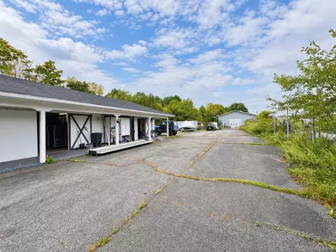 Exterior - 39 Maple Ave, Florida, NY 10921 photo 9 of 17