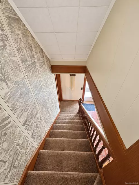 Entry Way - 39 Maple Ave, Florida, NY 10921 photo 2 of 2