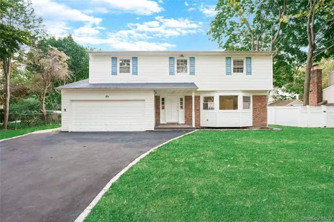 6 Shire Ct, Greenlawn, NY 11740
