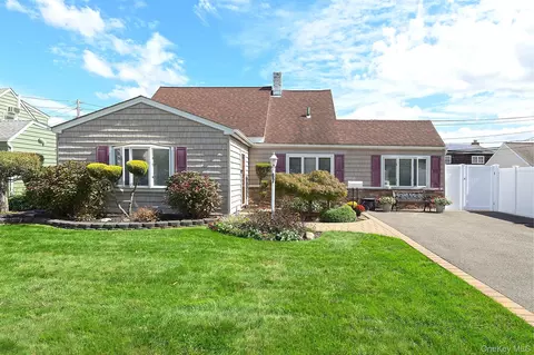 67 Wolcott Rd, Levittown, NY 11756