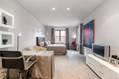 25-40 31st Ave #6F, Astoria, NY 11106