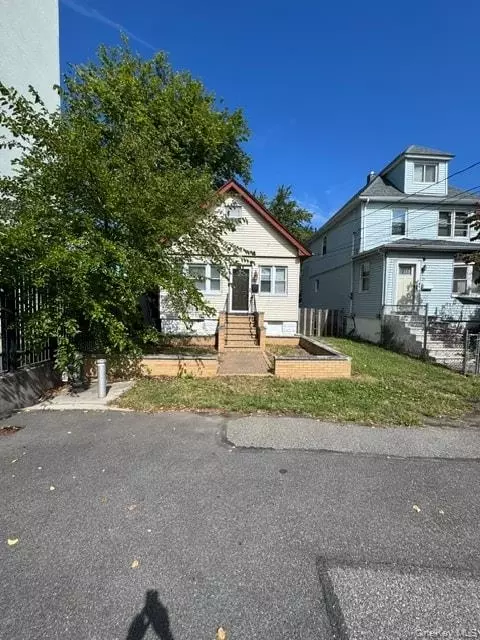 31 Martineau St, Staten Island, NY 10303