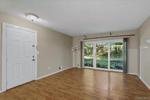 Living - 26 Edinburgh Dr, Peekskill, NY 10566 photo 2 of 4