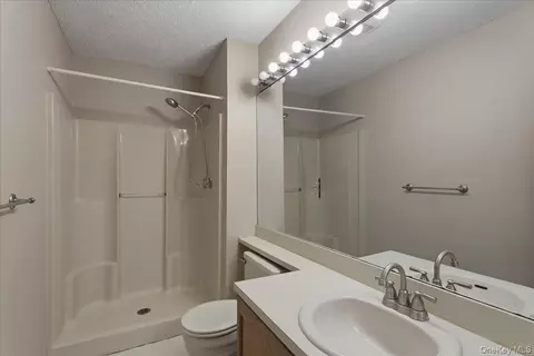 Bath - 26 Edinburgh Dr, Peekskill, NY 10566 photo 1 of 2