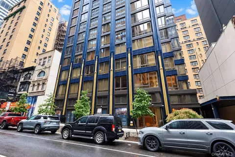 135 E 47th St #22F, New York, NY 10017