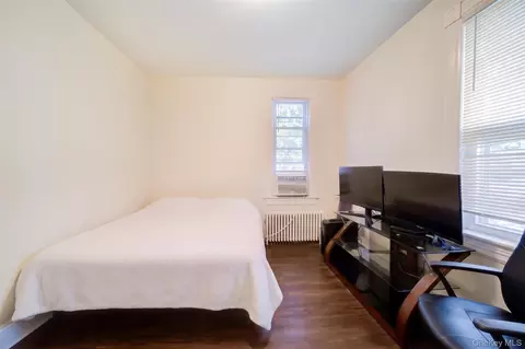 Bedroom - 18 Harrison St, Poughkeepsie, NY 12601 photo 1 of 6