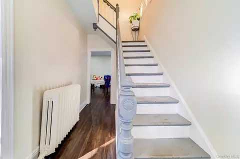 Entry Way - 18 Harrison St, Poughkeepsie, NY 12601 photo 2 of 6