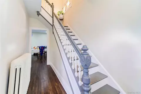 Entry Way - 18 Harrison St, Poughkeepsie, NY 12601 photo 3 of 6