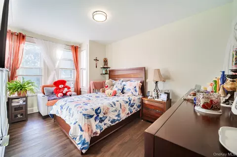 Bedroom - 18 Harrison St, Poughkeepsie, NY 12601 photo 3 of 6