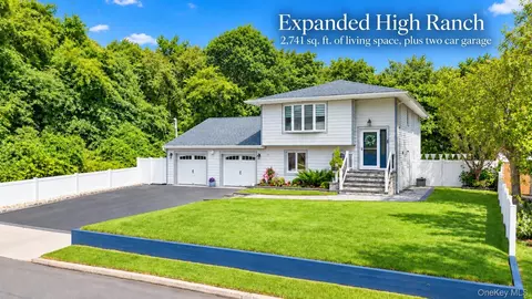 175 Stuyvesant Rd, Oakdale, NY 11769