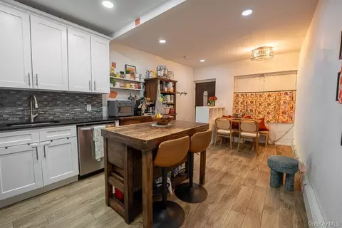1616 Taylor Ave, New York, NY 10460