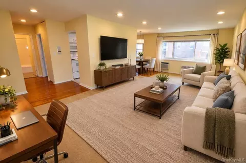 45 E Hartsdale Ave #6K, Greenburgh, NY 10530