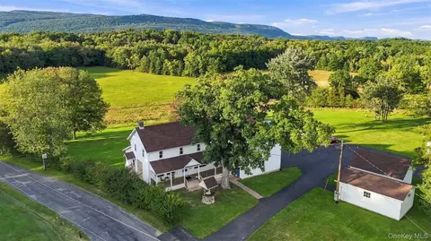 4 Low Rd, Shawangunk, NY 12589