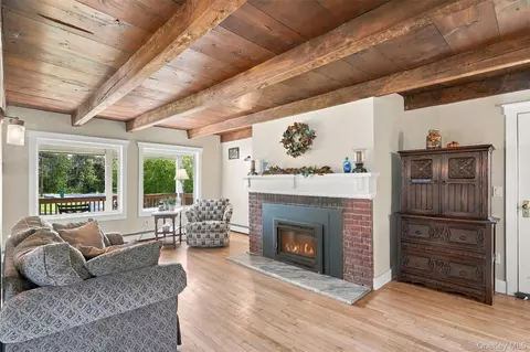Living - 4 Low Rd, Shawangunk, NY 12589 photo 3 of 5