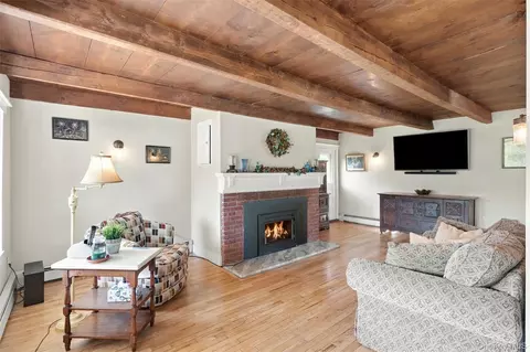 Living - 4 Low Rd, Shawangunk, NY 12589 photo 1 of 5