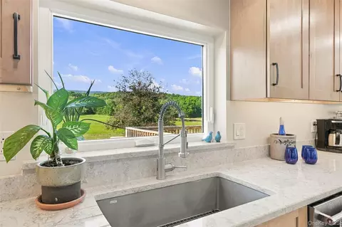 Kitchen - 4 Low Rd, Shawangunk, NY 12589 photo 4 of 5
