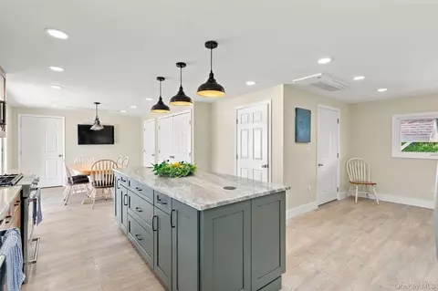 Kitchen - 4 Low Rd, Shawangunk, NY 12589 photo 3 of 5