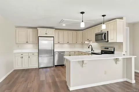 Kitchen - 4 Low Rd, Shawangunk, NY 12589 photo 5 of 5