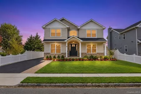 89 West Ave, Hicksville, NY 11801