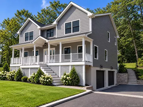18 Overton Pass, Saint James, NY 11780