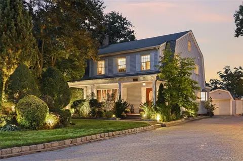 25161 Gaskell Rd, New York, NY 11362