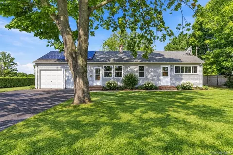 995 Schoolhouse Rd, Cutchogue, NY 11935