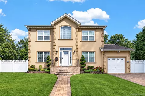 1001 Orion Ct, North Merrick, NY 11566