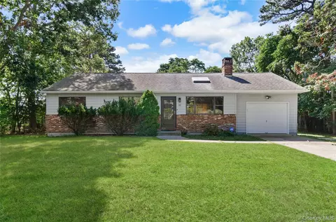 82 Argonne Rd E, Hampton Bays, NY 11946
