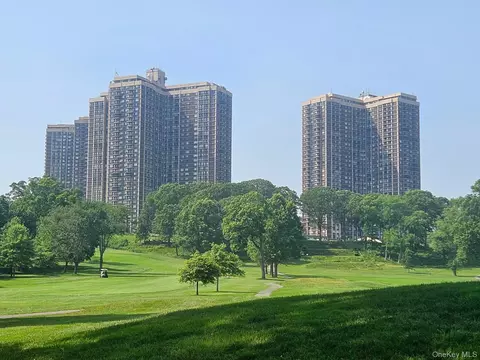 27110 Grand Central Pkwy #30C, New York, NY 11005