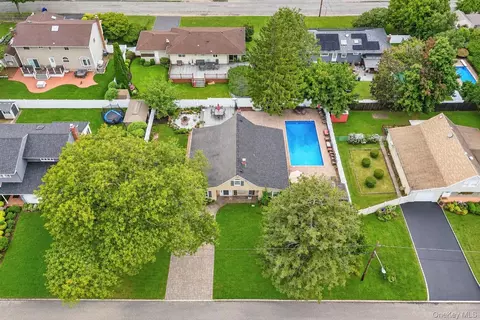 54 Pacific Ave, Deer Park, NY 11729