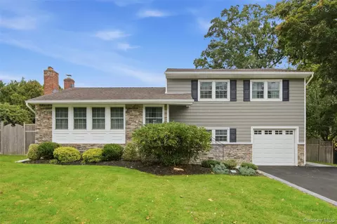 23 Apple Tree Dr, Hauppauge, NY 11788