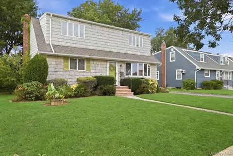 4001 Wicks Ave, Seaford, NY 11783