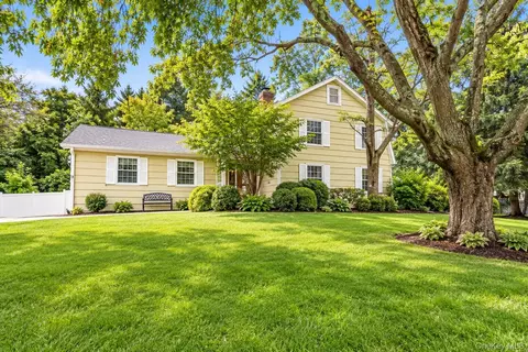 18 Tamarac Ave, Clarkstown, NY 10956