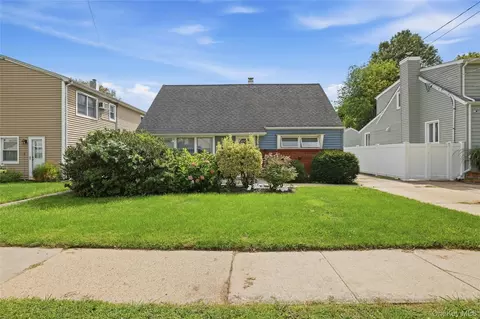 22 Fulton Ave, North Hempstead, NY 11040