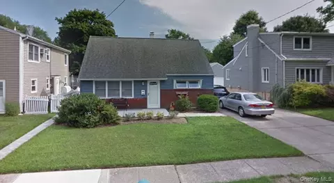 22 Fulton Ave, North Hempstead, NY 11040
