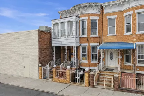 10407 94 Ave, New York, NY 11416
