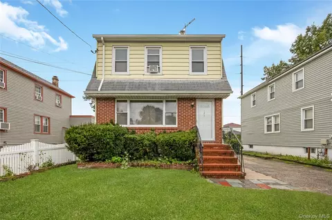 121 Cochran Pl, Valley Stream, NY 11581