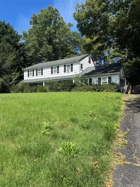 6 Bay Path Ct, Huntington, NY 11743