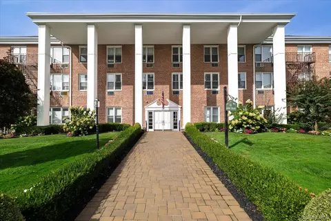 55 Lenox Rd #1-K, Rockville Centre, NY 11570