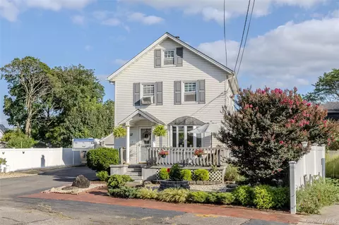 2 Dean St, Farmingdale, NY 11735