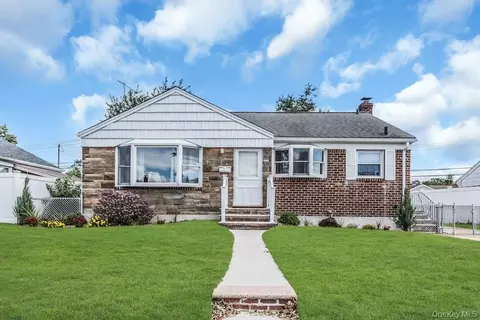 74 Bette Rd, East Meadow, NY 11554