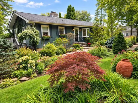 12 Hilltop Dr, North Salem, NY 10560