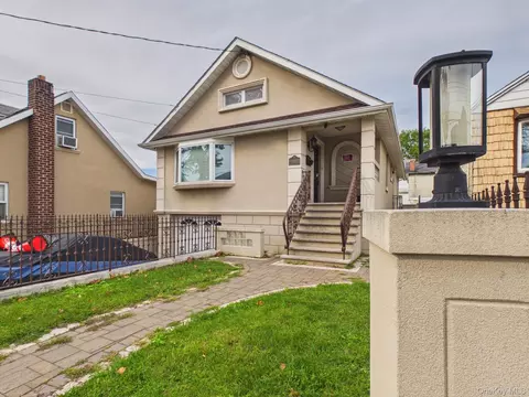 3147 Waterbury Ave, New York, NY 10465