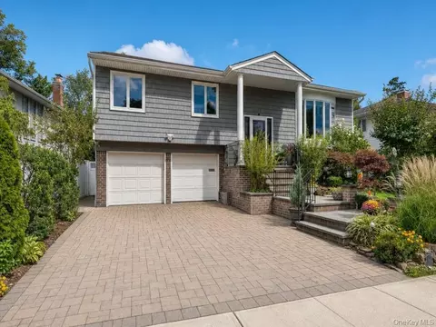 2919 Bond Dr, Merrick, NY 11566